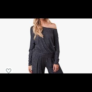 Like 🆕 off the shoulder lightweight sweater in Sz Lg